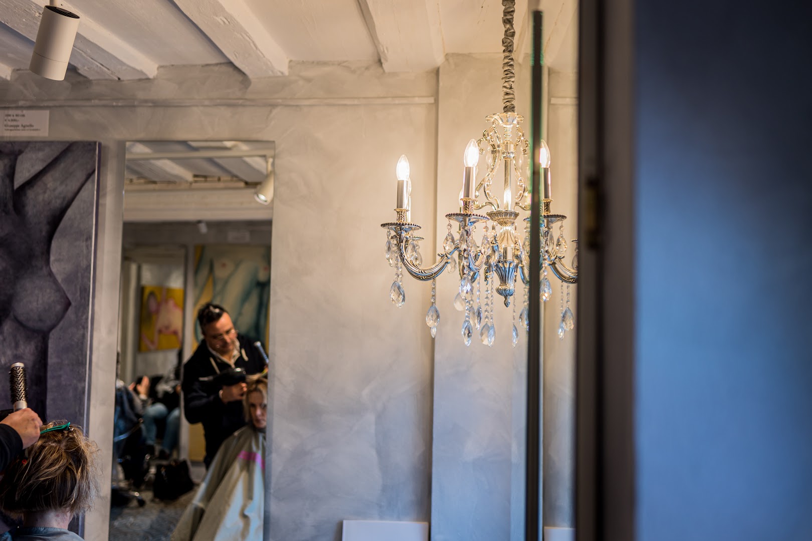 „Atelier" — Handwerk unterm Kronleuchter